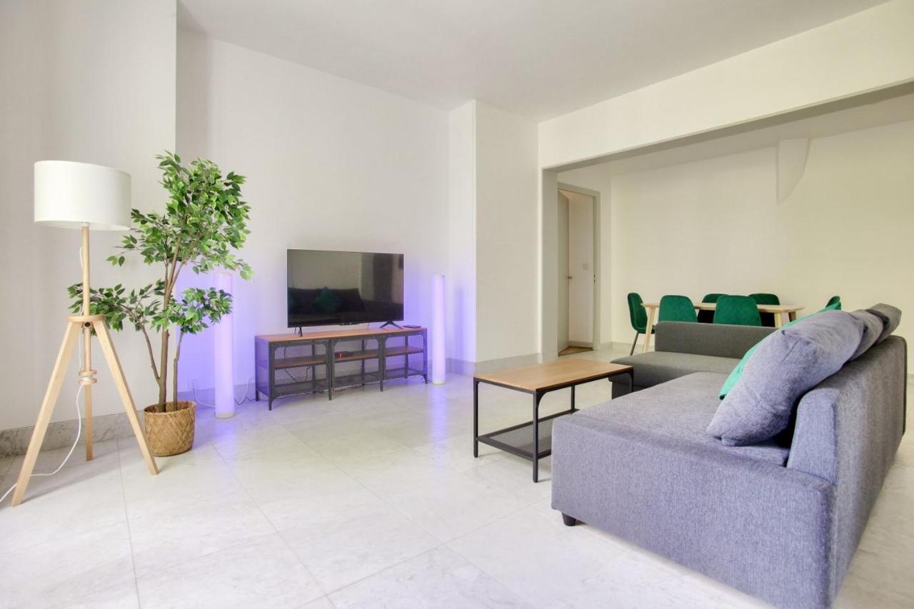 2 Bedrooms Tour Eiffel Rapp Párizs Kültér fotó